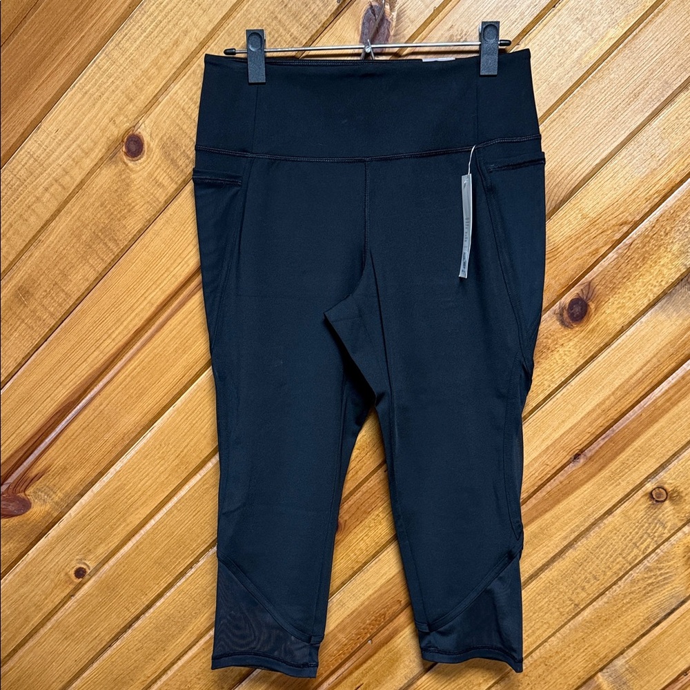 Livi Active Sculpting Capri Leggings Women’s size 14/16